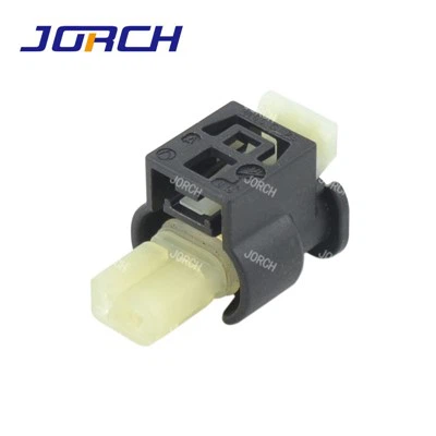 2 tűs női autóaljzat ház üzemanyag-befecskendező csatlakozója 805-120-522